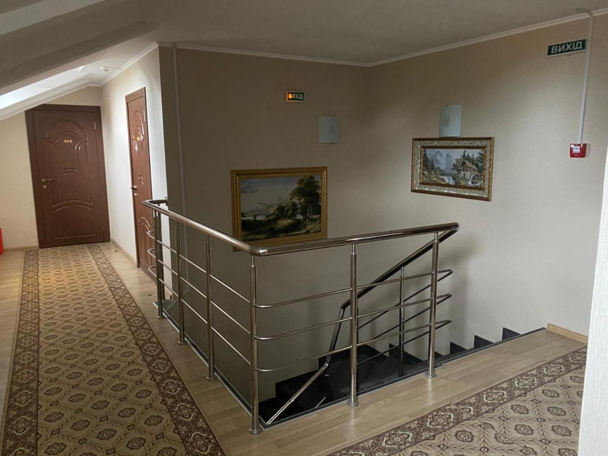 Hotel Гостинний Маєток Myla Esterno foto