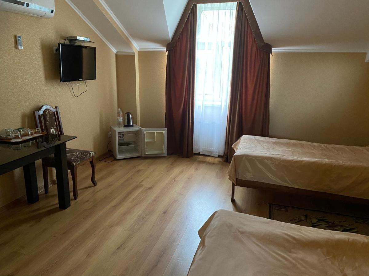 Hotel Гостинний Маєток Myla Esterno foto