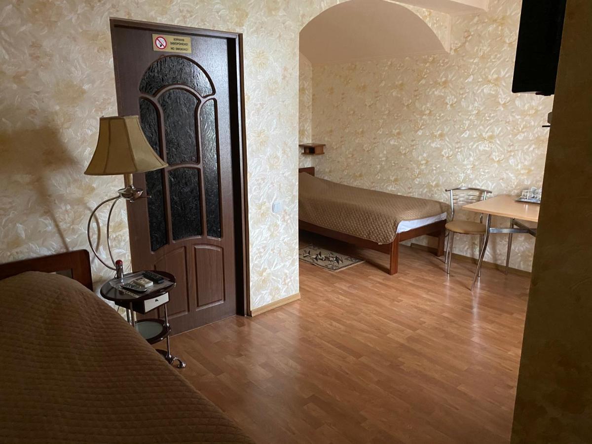 Hotel Гостинний Маєток Myla Esterno foto