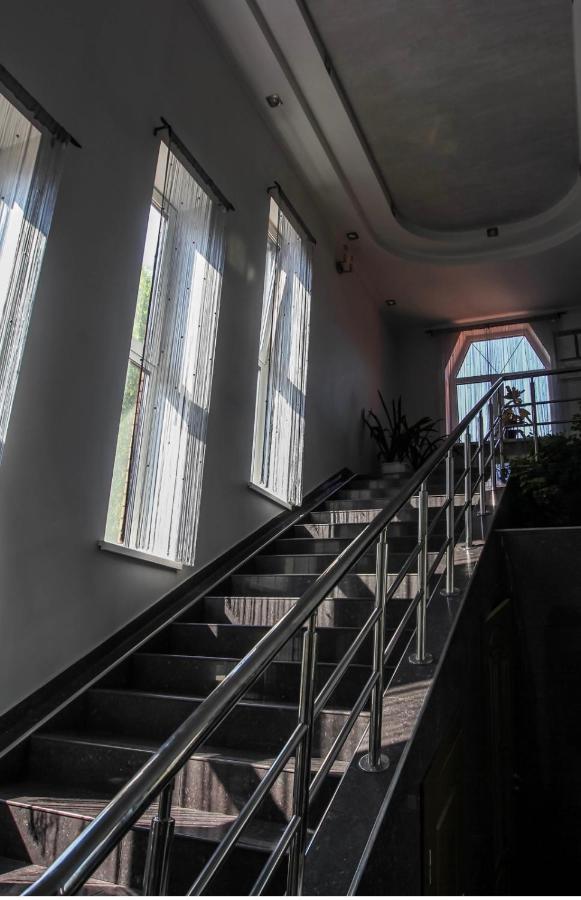 Hotel Гостинний Маєток Myla Esterno foto
