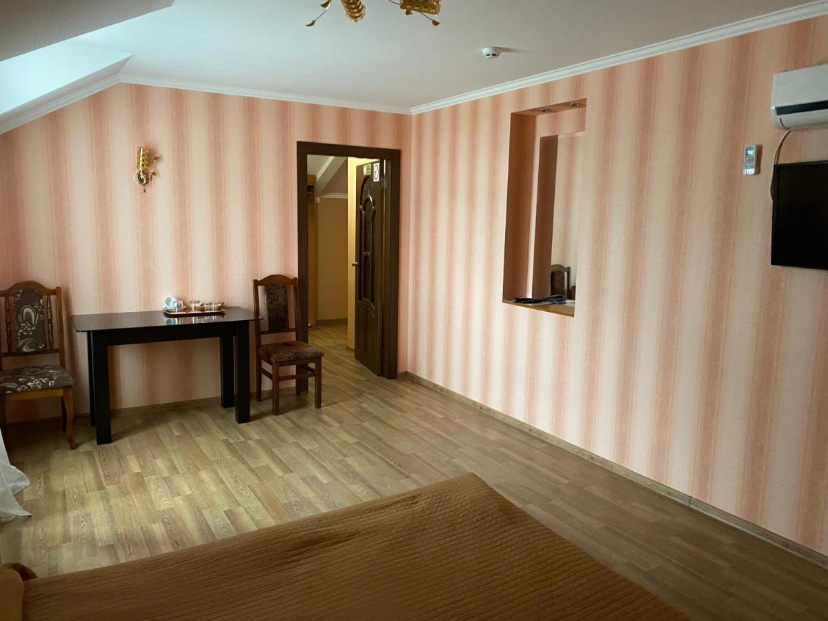 Hotel Гостинний Маєток Myla Esterno foto