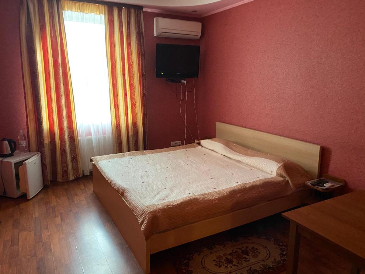 Hotel Гостинний Маєток Myla Esterno foto