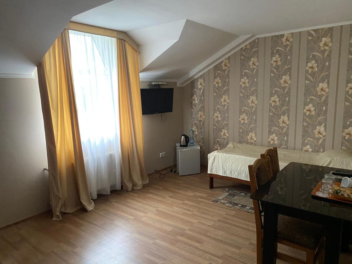 Hotel Гостинний Маєток Myla Esterno foto